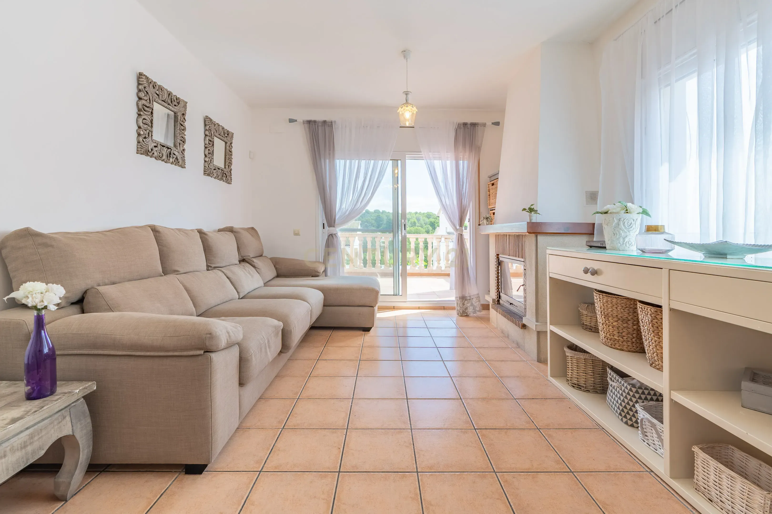 Sala d'estar de Casa adosada en venda en La Pobla de Montornès   amb Jardí privat i Balcó