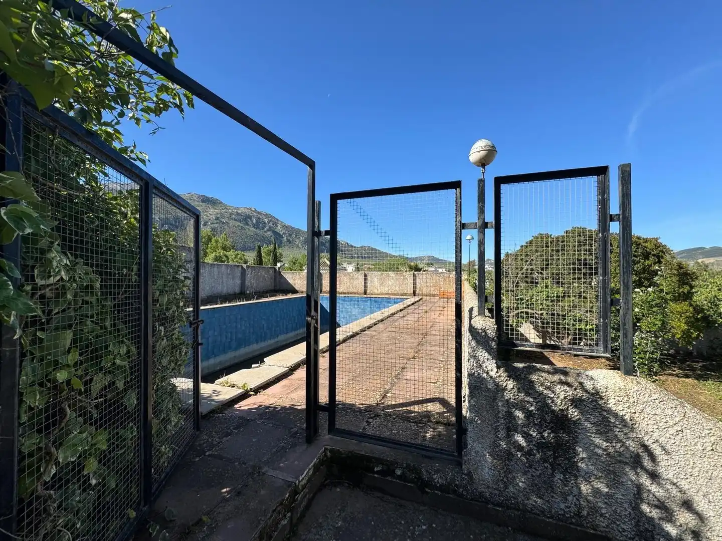 Piscina de Casa o xalet en venda en Villanueva del Rosario amb Aire condicionat, Jardí privat i Terrassa