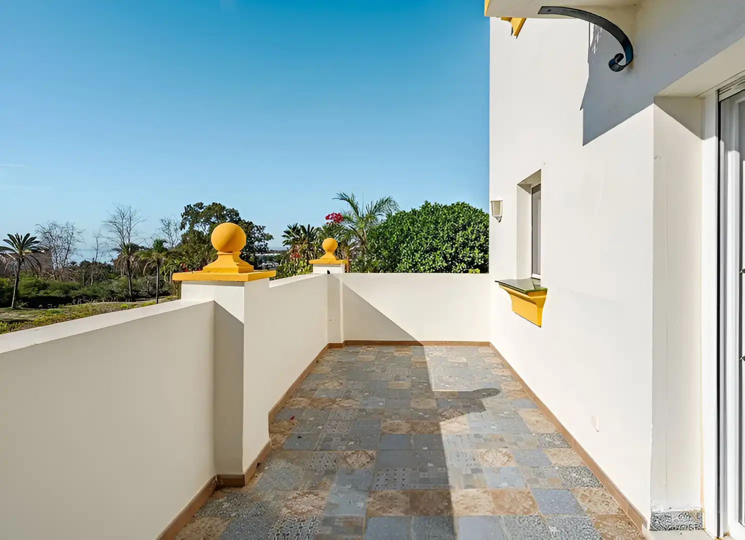 Terrassa de Casa adosada en venda en Estepona amb Aire condicionat, Jardí privat i Terrassa
