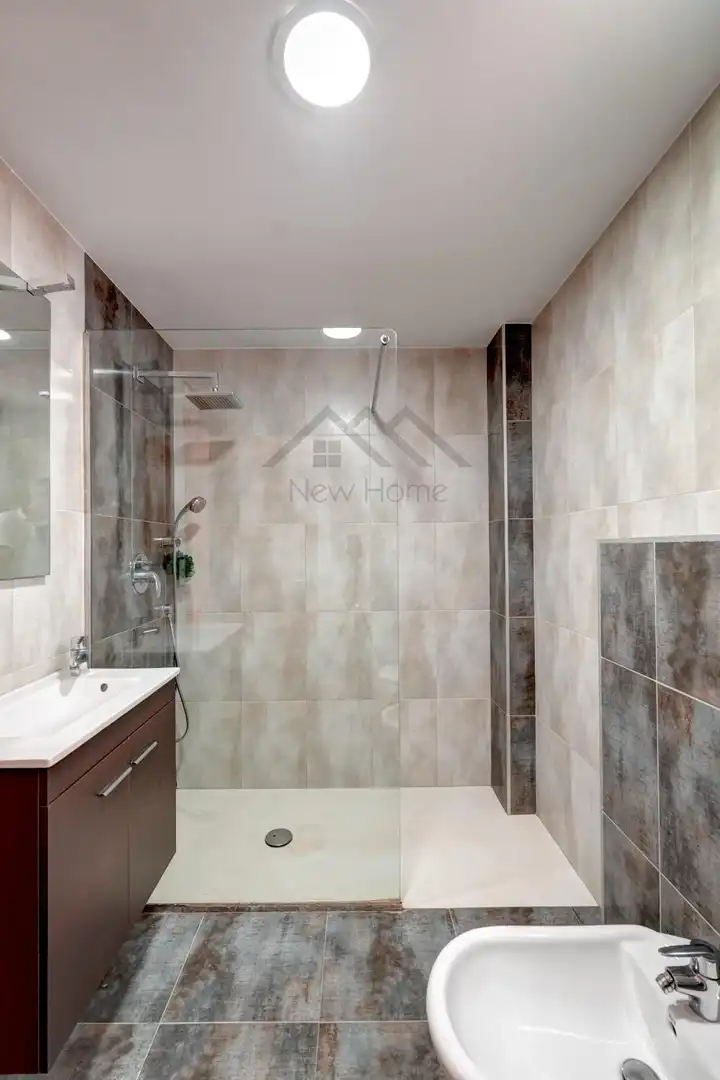Bathroom of Flat for sale in La Pobla de Vallbona  with Air Conditioner, Heating and Balcony