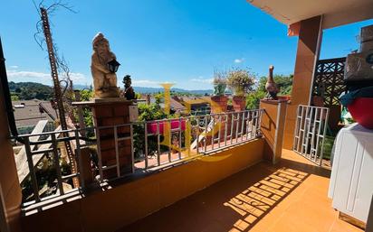 Vista exterior de Casa o xalet en venda en Rubí amb Jardí privat, Terrassa i Forn