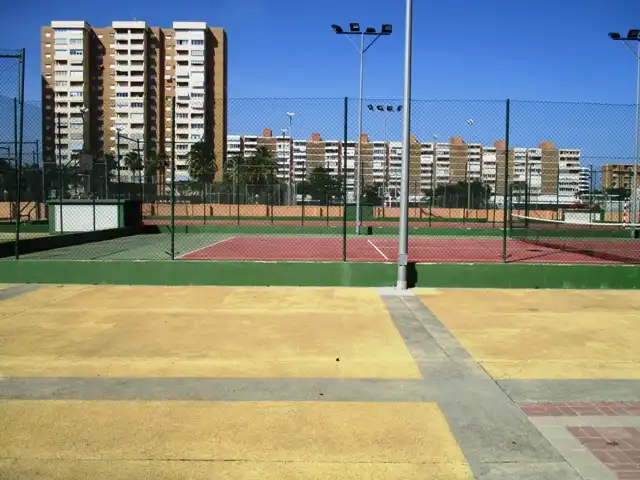 Vista exterior de Apartamento de alquiler en El Campello con Aire acondicionado, Calefacción y Parquet
