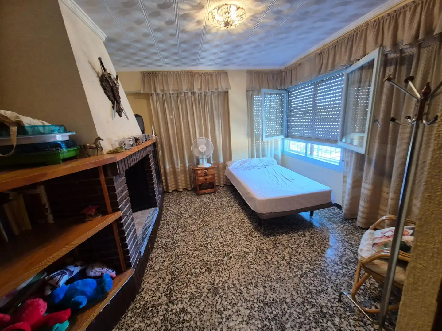 Dormitori de Casa o xalet en venda en Elda amb Jardí privat, Terrassa i Traster