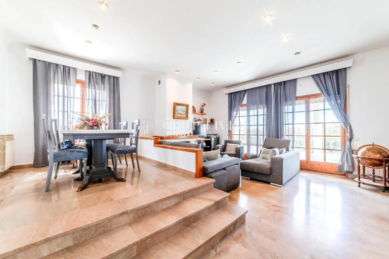 Sala de estar de Casa o chalet en venta en Vilanova i la Geltrú con Calefacción, Jardín privado y Terraza