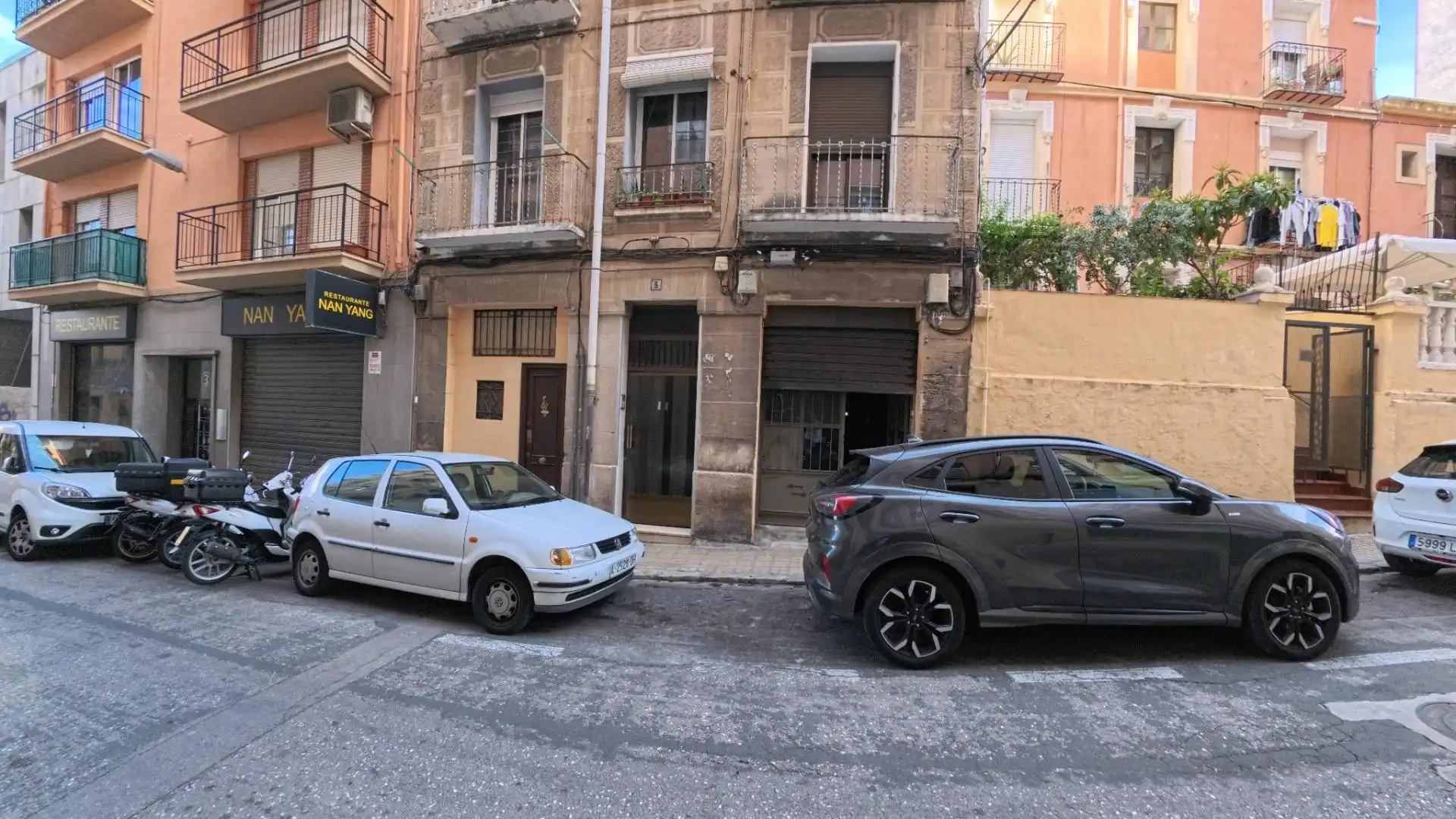 Vista exterior de Local en venta en Alcoy / Alcoi