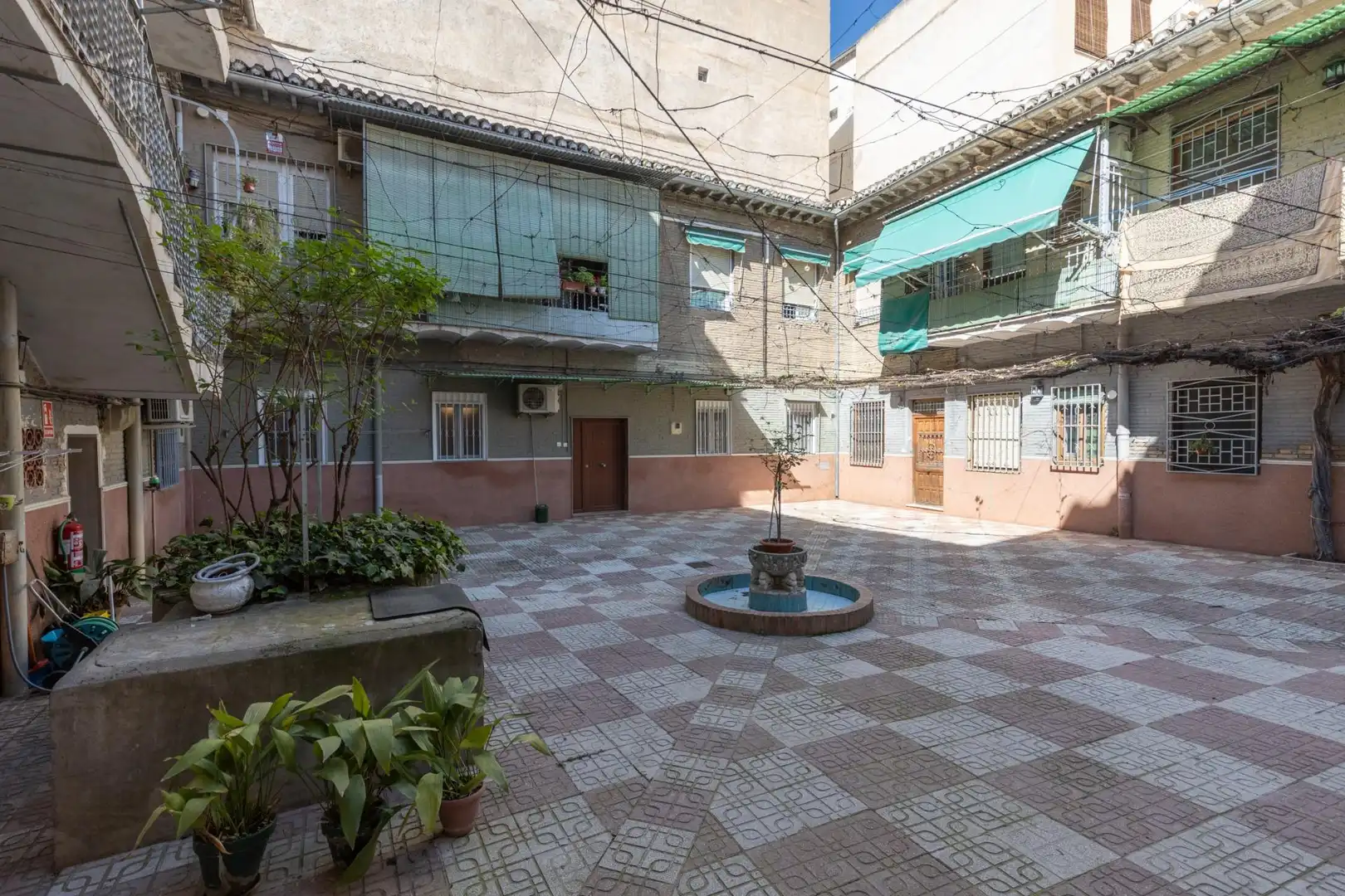 Vista exterior de Pis en venda en Granada amb Aire condicionat, Calefacció i Traster