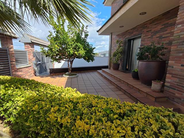 Casa-chalet en Venta en Carrer de la Tardor en Els Masos - Els Garrofers