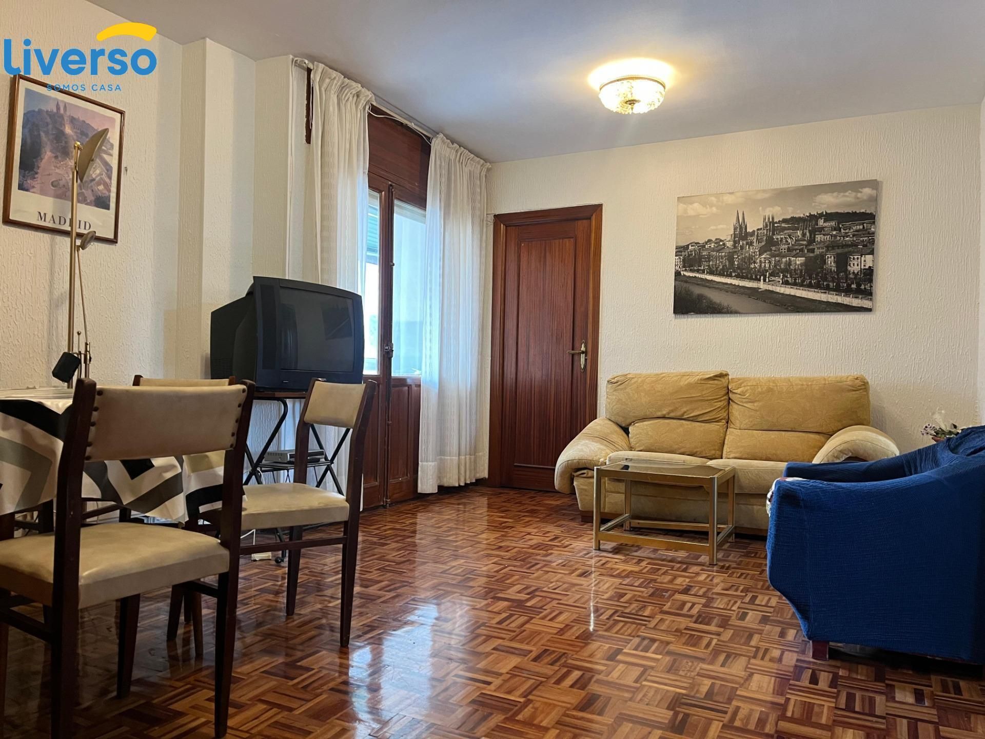 Living room of Flat to share in Burgos Capital  with Heating