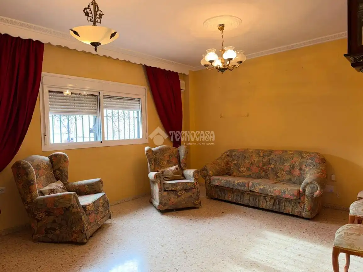 Sala de estar de Casa adosada en venta en Sevilla con Aire acondicionado y Alarma