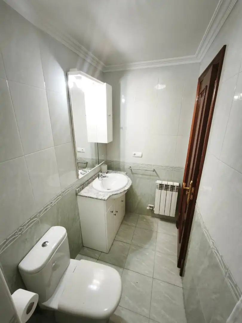 Baño de Piso de alquiler en Vigo  con Amueblado