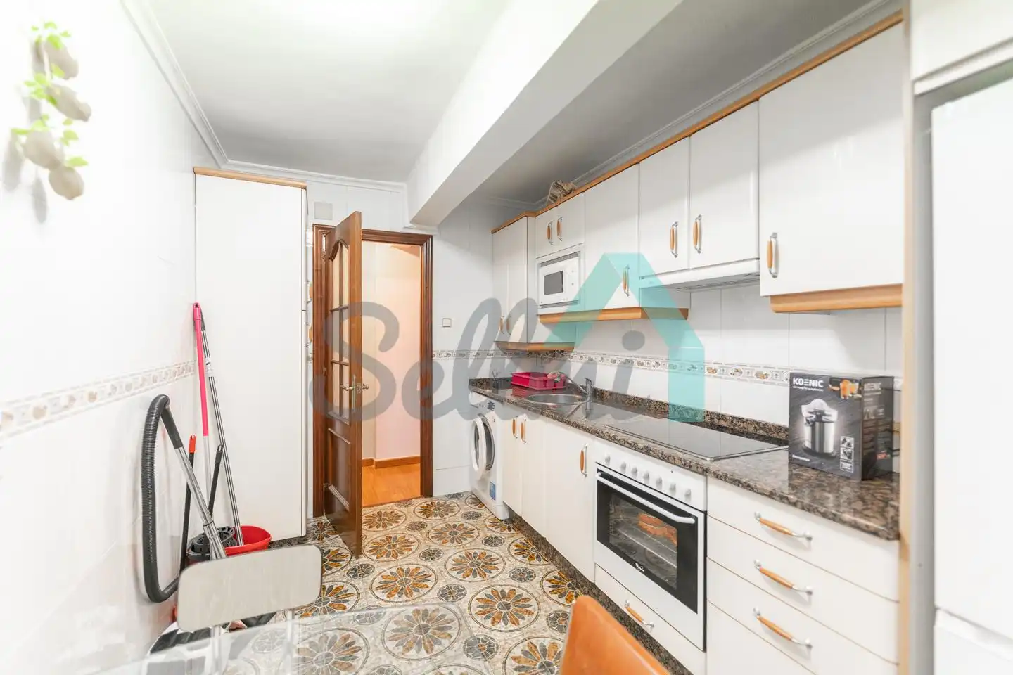 Kitchen of Flat for rent in Avilés  with Terrace and Furnished