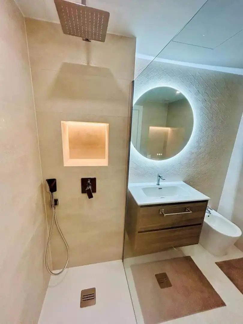Bathroom of Apartments for rent in Marbella  with Air Conditioner, Terrace and Storage room