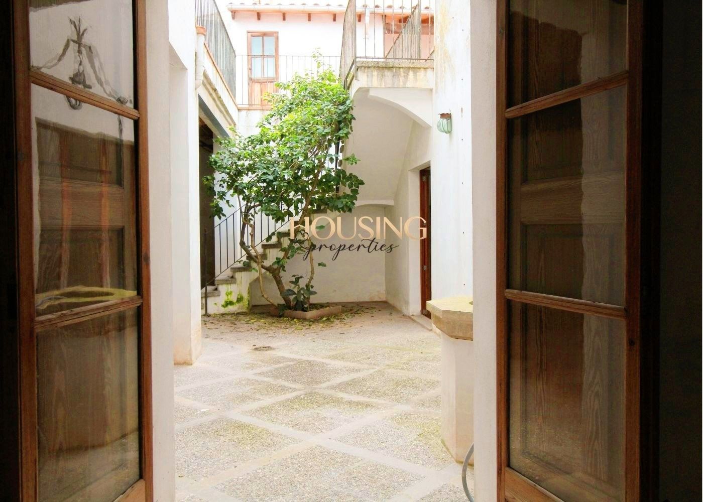 Vista exterior de Casa adosada en venda en Llucmajor amb Terrassa