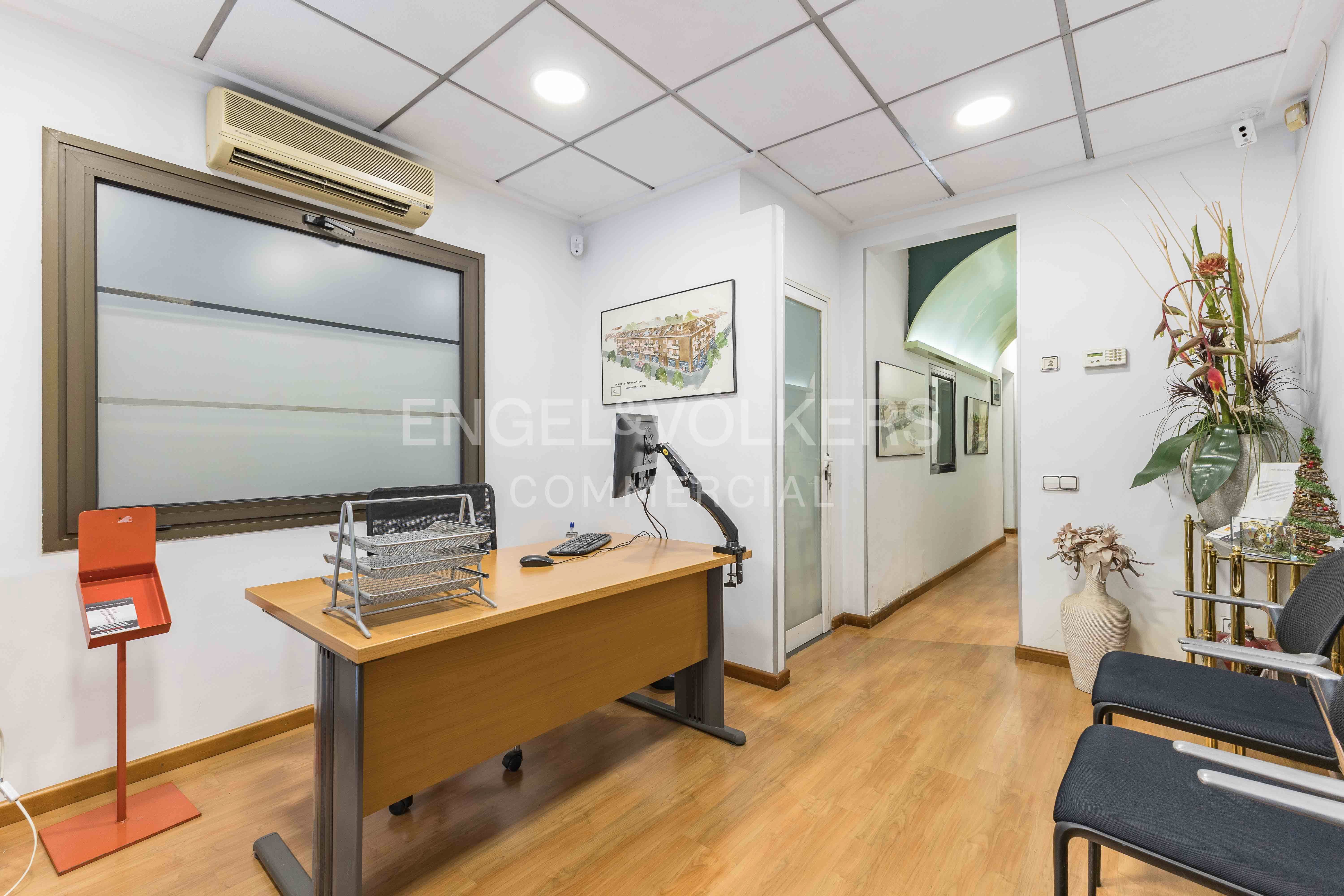 Office for sale in  Barcelona Capital  with Air Conditioner
