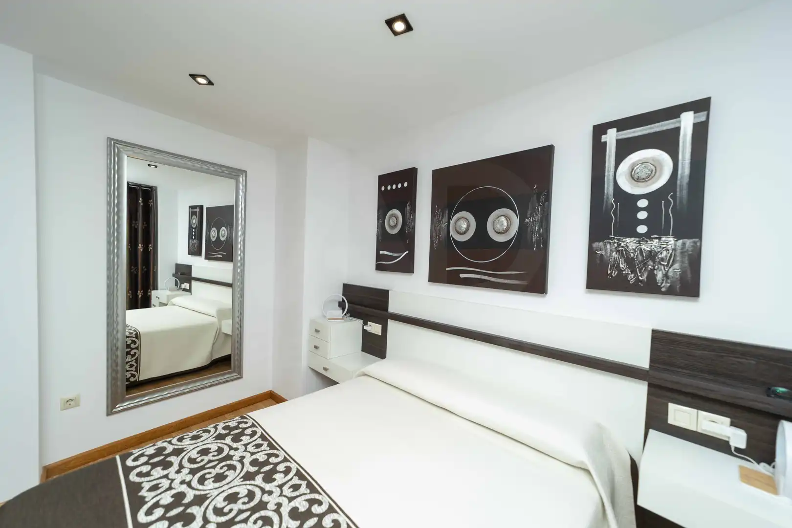 Habitación de Casa o chalet en venta en León Capital  con Calefacción y Terraza