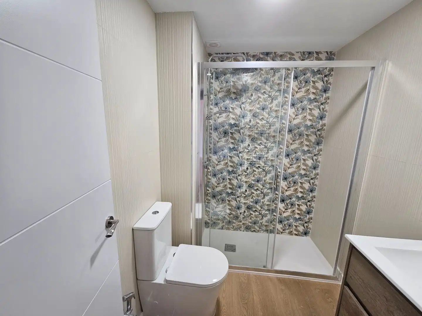 Baño de Piso de alquiler en Madrid con Aire acondicionado y Calefacción