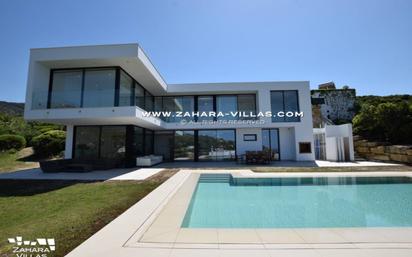 Vista exterior de Casa o xalet en venda en Zahara de los Atunes amb Aire condicionat, Terrassa i Piscina