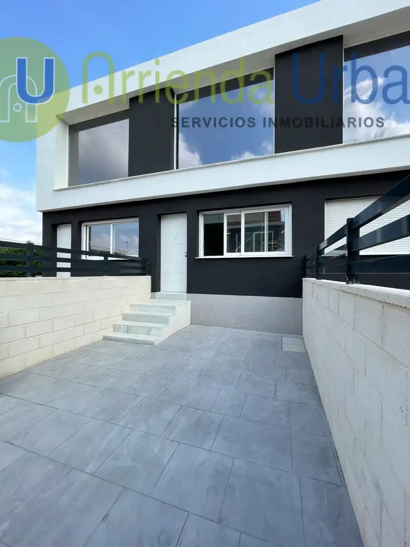 Außenansicht von Wohnung zum Verkauf in Santa Pola mit Heizung, Privatgarten und Terrasse