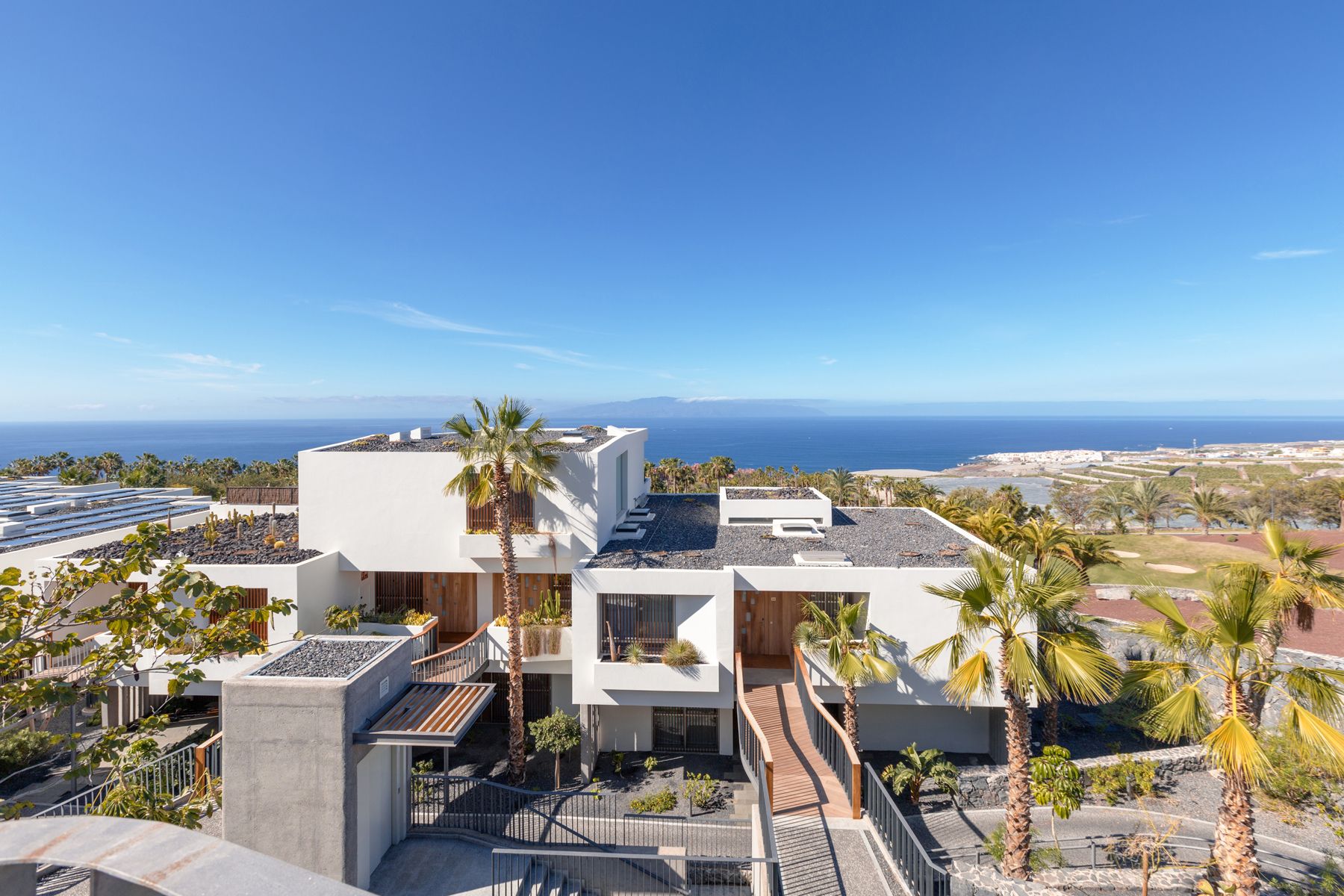 Vista exterior de Àtic en venda en Guía de Isora amb Aire condicionat, Jardí privat i Terrassa