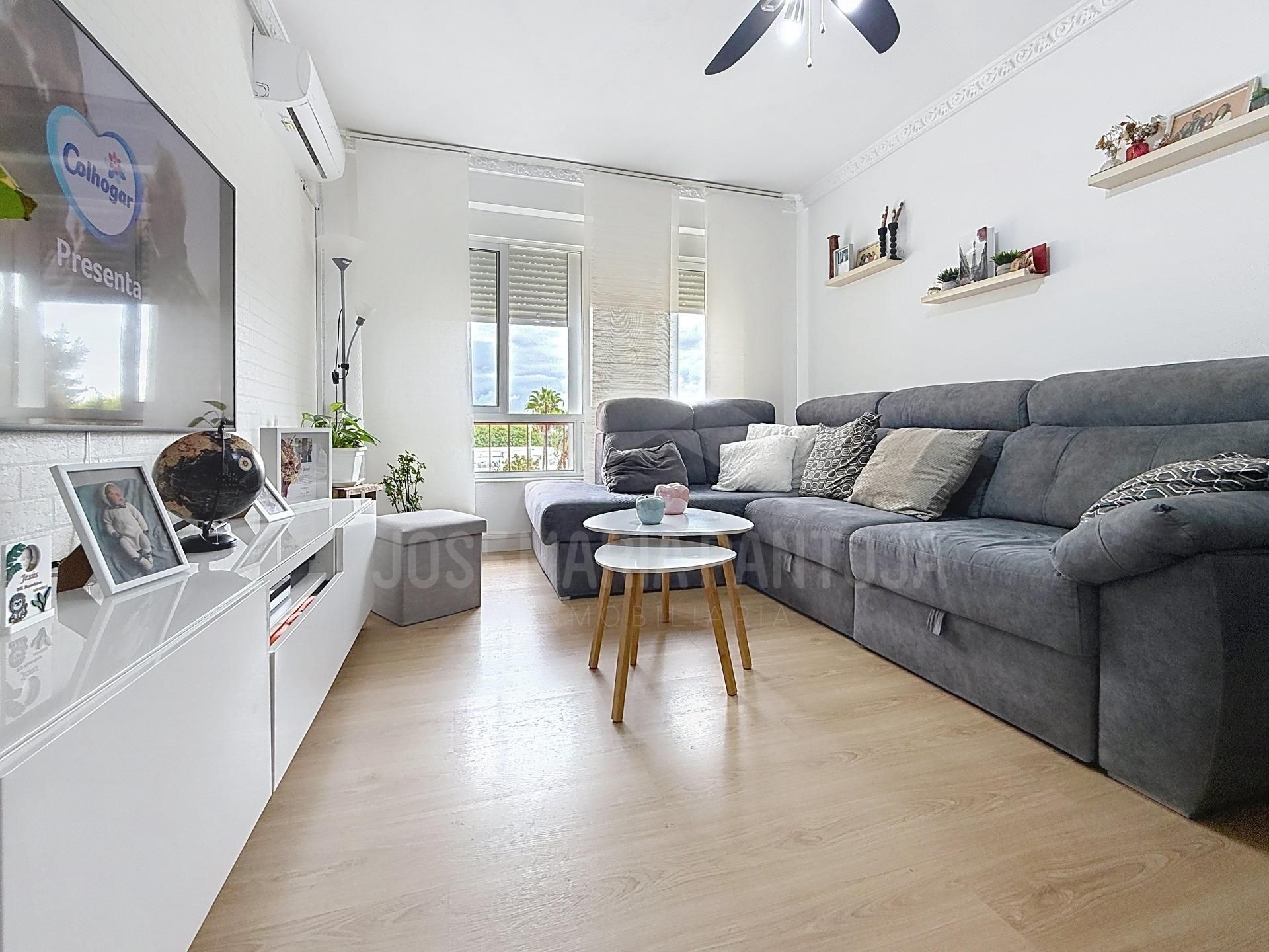 Living room of Flat for sale in Jerez de la Frontera  with Air Conditioner, Parquet flooring and Storage room
