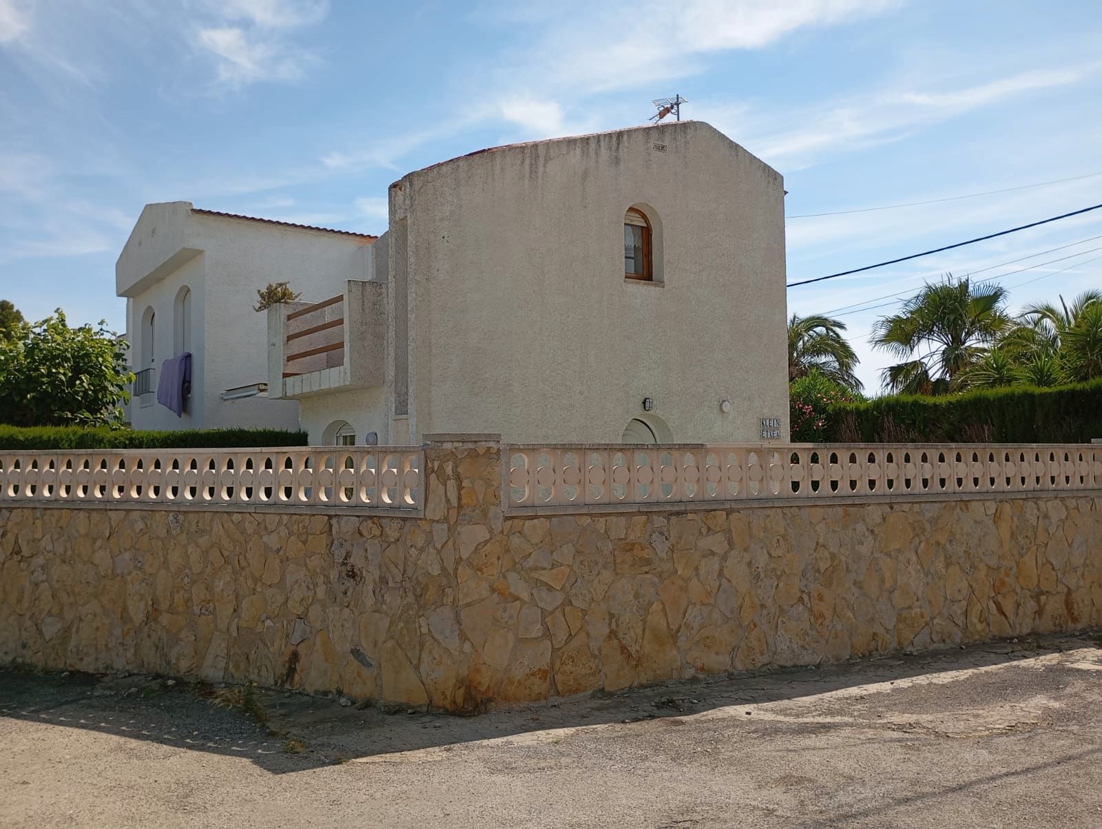 Vista exterior de Casa adosada en venda en Mont-roig del Camp amb Jardí privat, Moblat i Forn