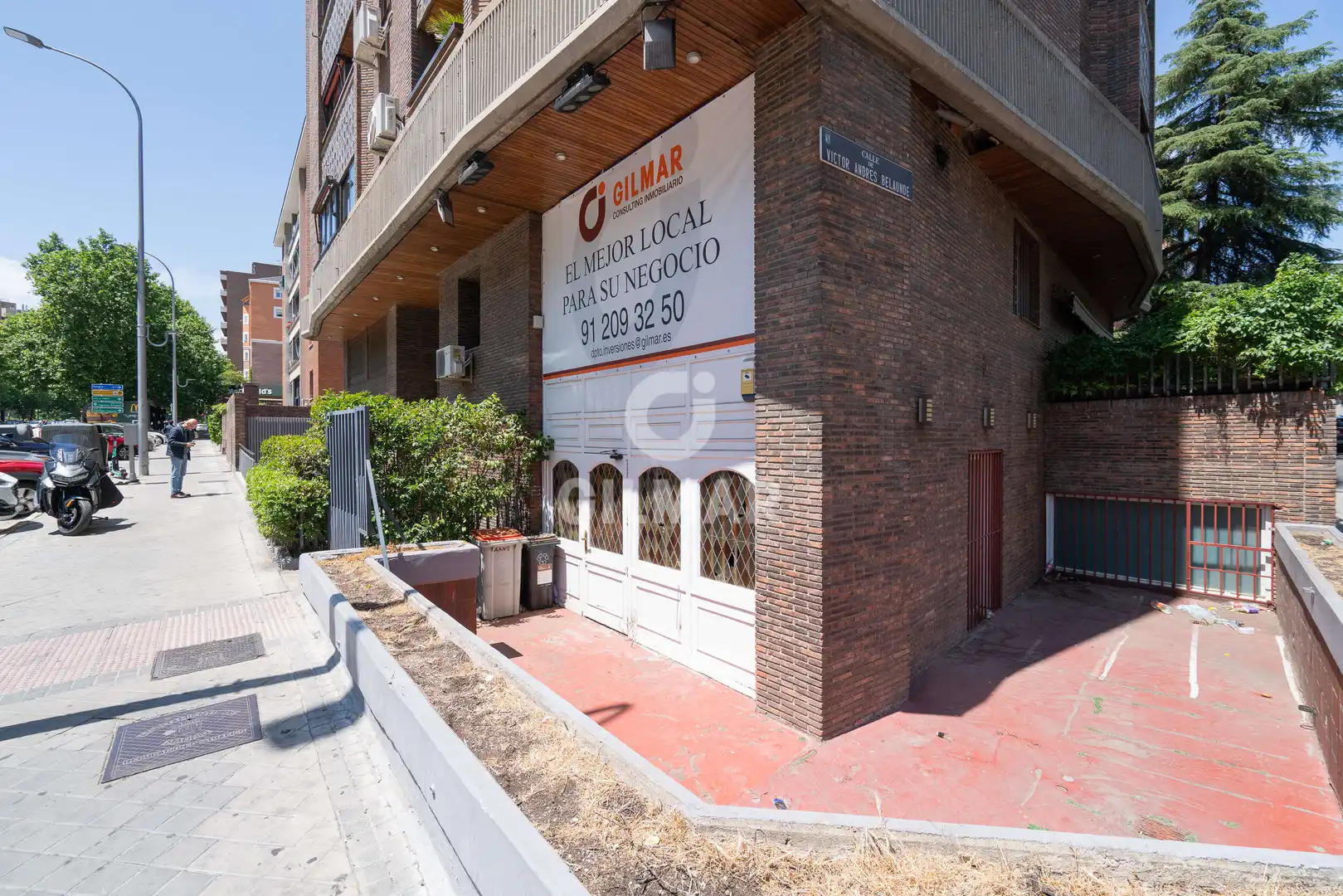 Vista exterior de Local de lloguer en Madrid amb Calefacció
