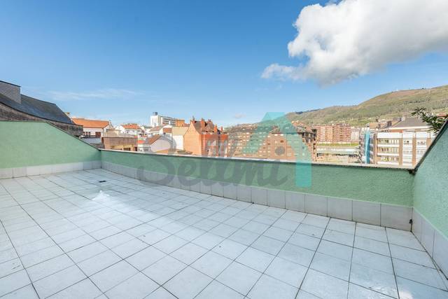 Ático en Alquiler en Primo De Rivera en Salesas - Foncalada - Campoamor