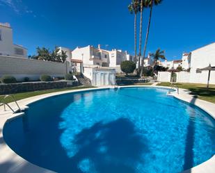 Swimming pool of Single-family semi-detached for sale in Estepona  with Air Conditioner, Terrace and Balcony