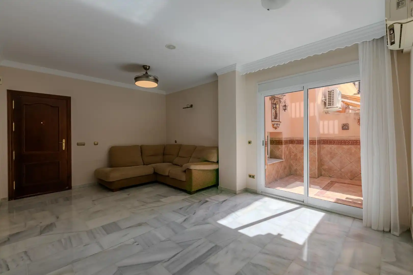 Sala d'estar de Apartament de lloguer en Fuengirola amb Terrassa