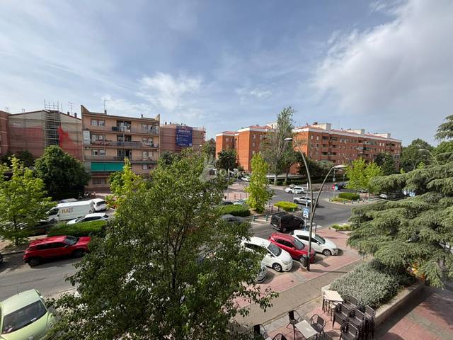 Oficina en Alquiler en Juan de la Cierva