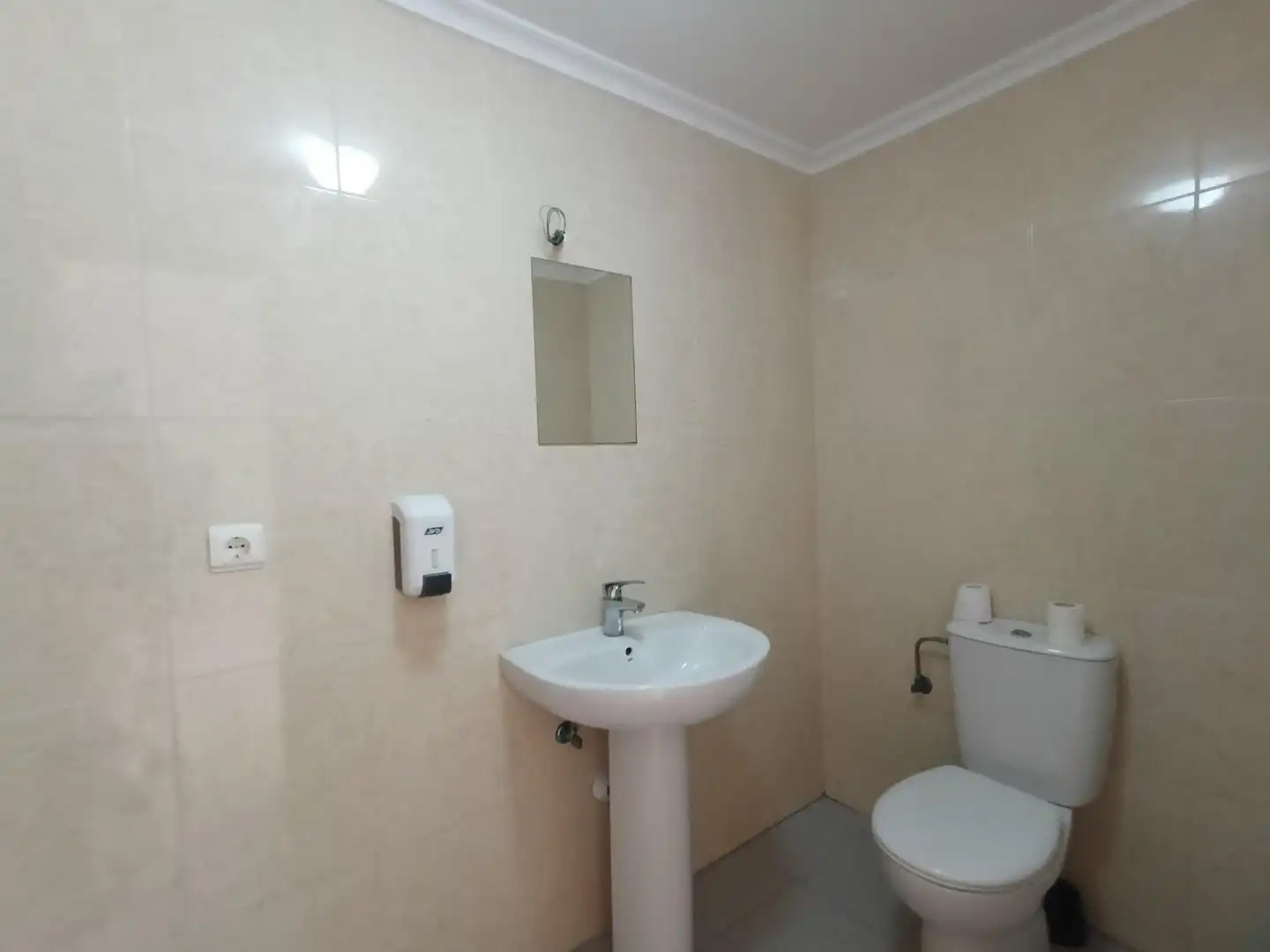 Baño de Piso en venta en Alicante / Alacant con Aire acondicionado, Jardín privado y Trastero