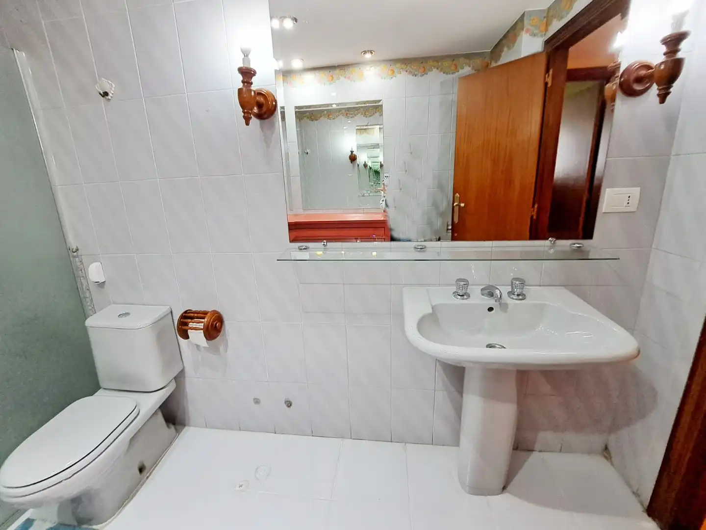 Baño de Apartamento en venta en Vitoria - Gasteiz con Calefacción, Trastero y Amueblado