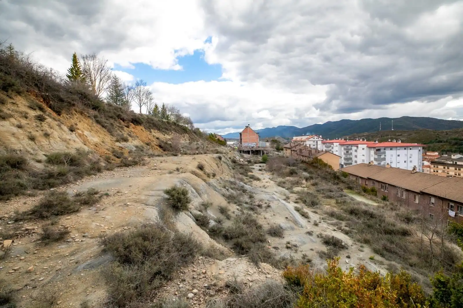 Edificio en venta en Sabiñánigo
