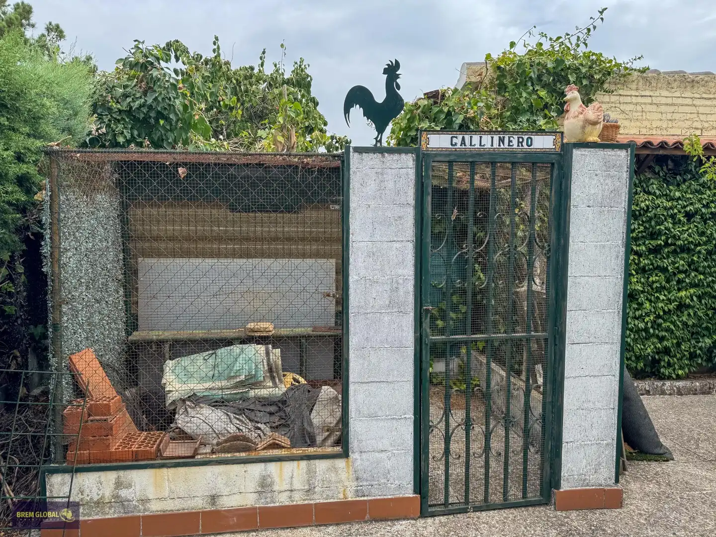 Vista exterior de Casa o xalet en venda en Cabanillas de la Sierra amb Jardí privat, Traster i Piscina