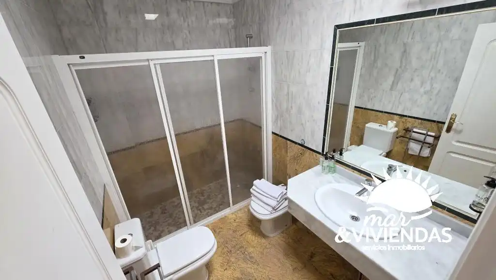 Baño de Casa adosada en venta en Mojácar con Aire acondicionado, Calefacción y Jardín privado