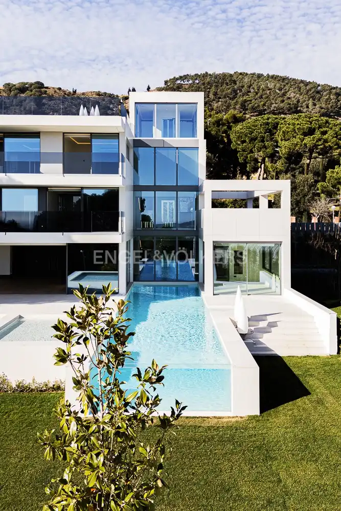 Piscina de Casa o chalet en venta en Barcelona con Aire acondicionado, Calefacción y Jardín privado