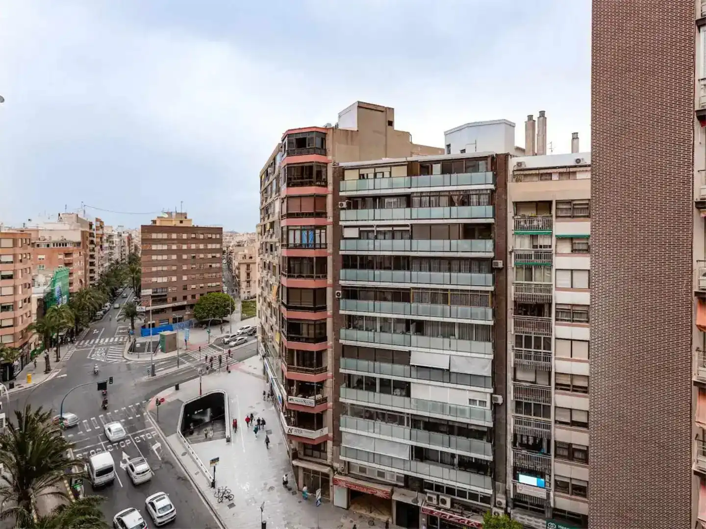 Exterior view of Study for rent in Alicante / Alacant  with Air Conditioner, Storage room and Furnished