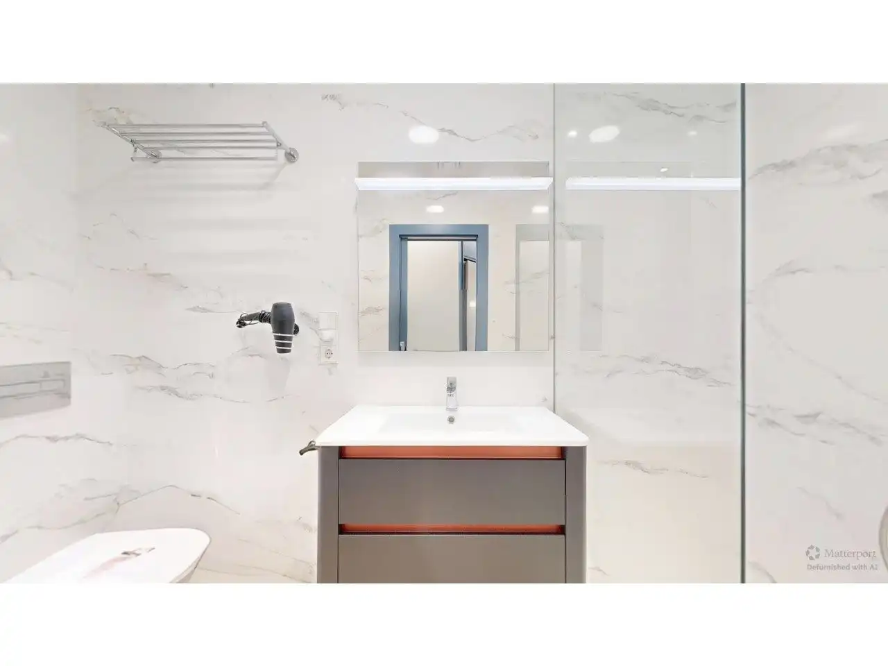 Bathroom of Flat for sale in Valencia  with Air Conditioner, Private garden and Storage room