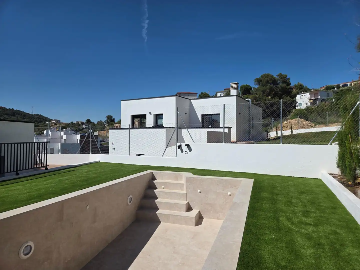 Vista exterior de Casa o xalet en venda en Calafell amb Aire condicionat, Calefacció i Jardí privat