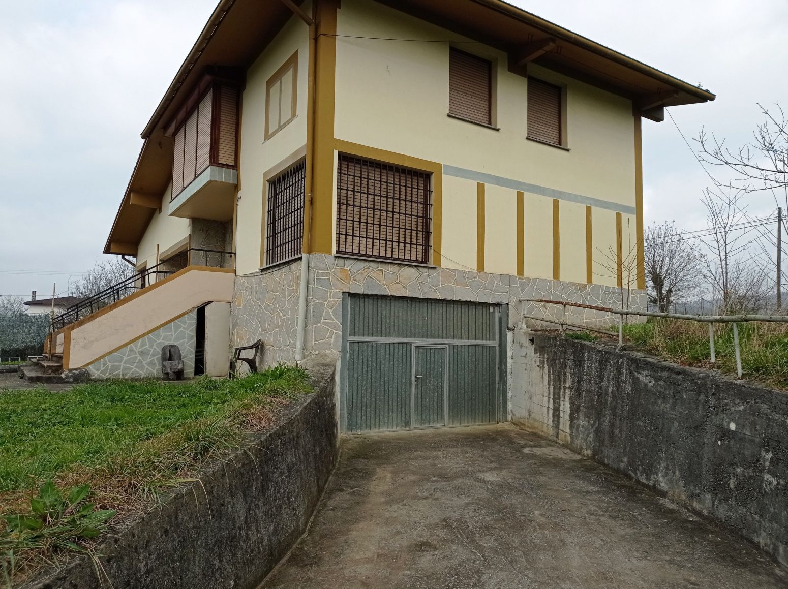 Single-family semi-detached to rent in Larrabetzu