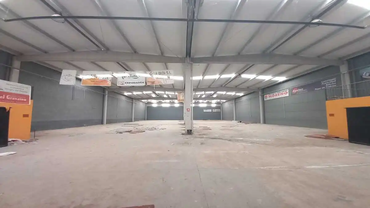 Nau industrial en venda en Bailén
