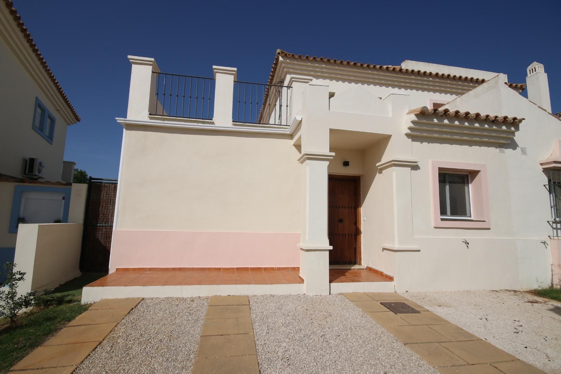 Vista exterior de Casa adosada en venda en Ayamonte amb Jardí privat, Terrassa i Balcó