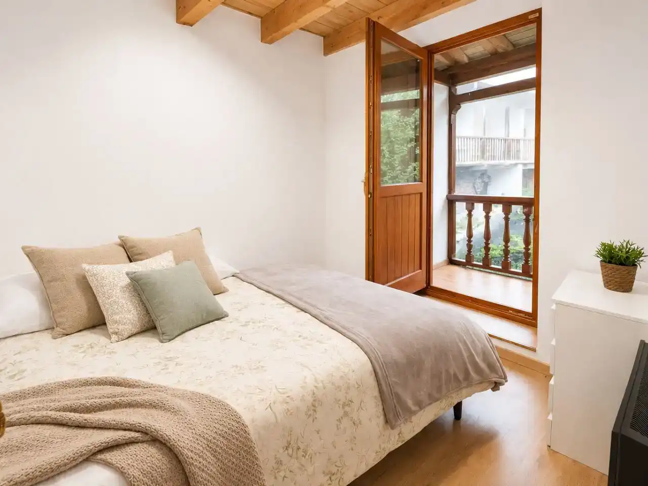 Habitación de Casa adosada en venta en Cangas de Onís con Balcón