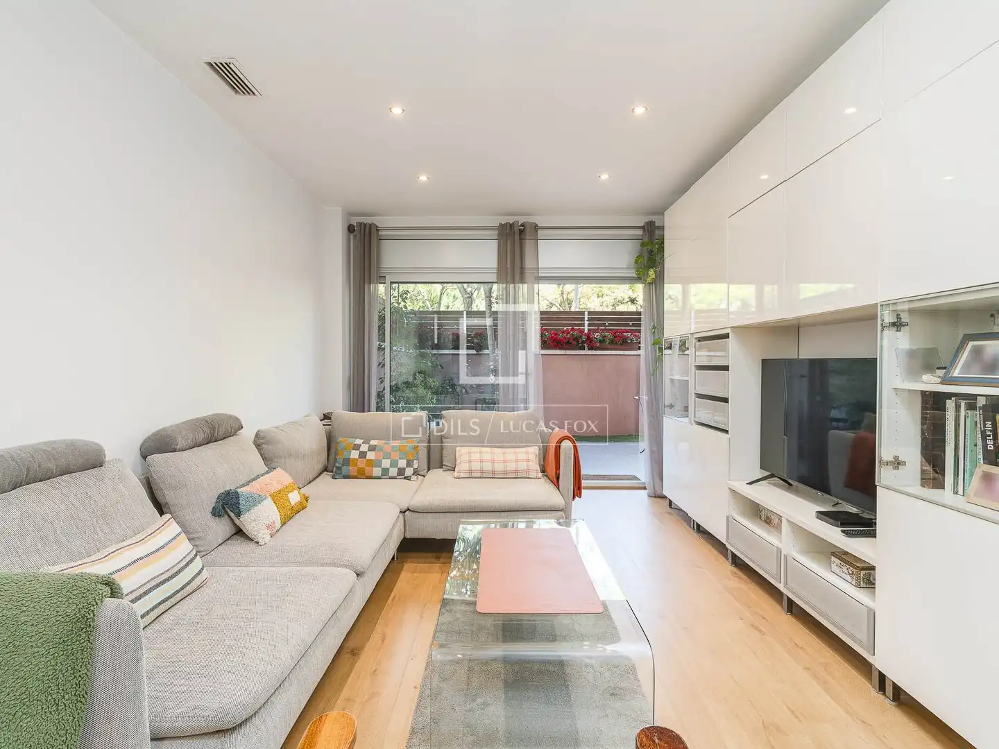 Living room of Flat for sale in Barcelona  with Air Conditioner, Terrace and Storage room