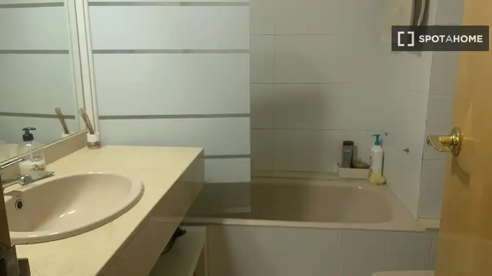 Bathroom of Flat for share in Sant Cugat del Vallès  with Air Conditioner, Terrace and Furnished