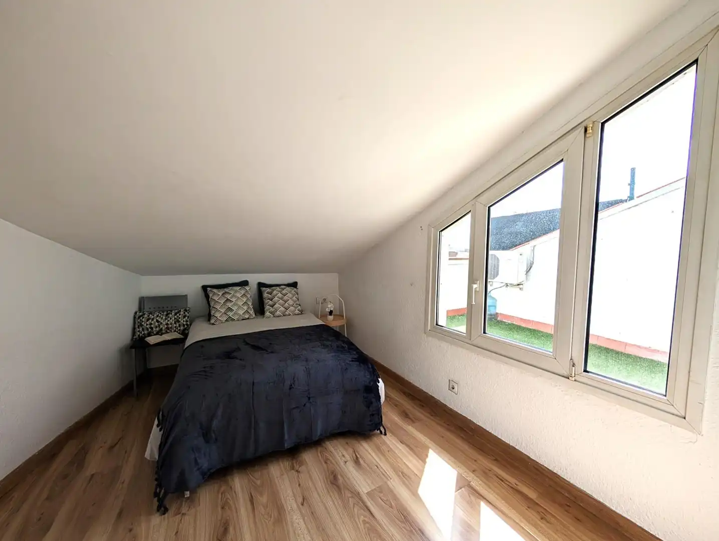 Habitación de Dúplex en venta en Sant Vicenç Dels Horts con Aire acondicionado, Calefacción y Terraza