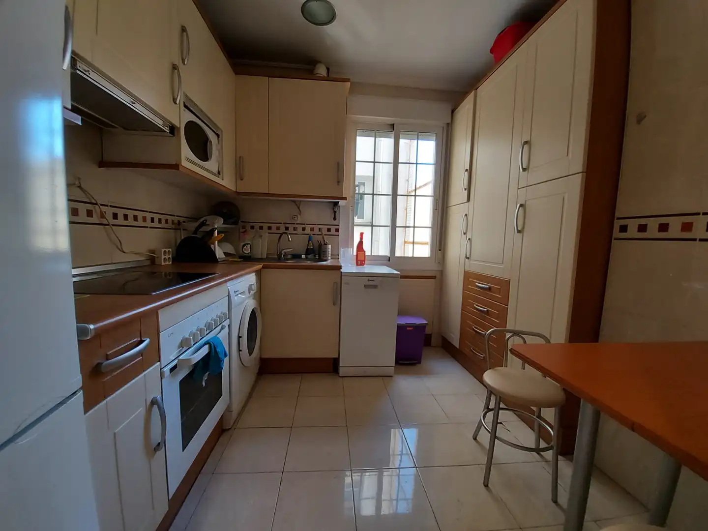Cuina de Pis de lloguer en Madrid amb Calefacció, Moblat i Forn