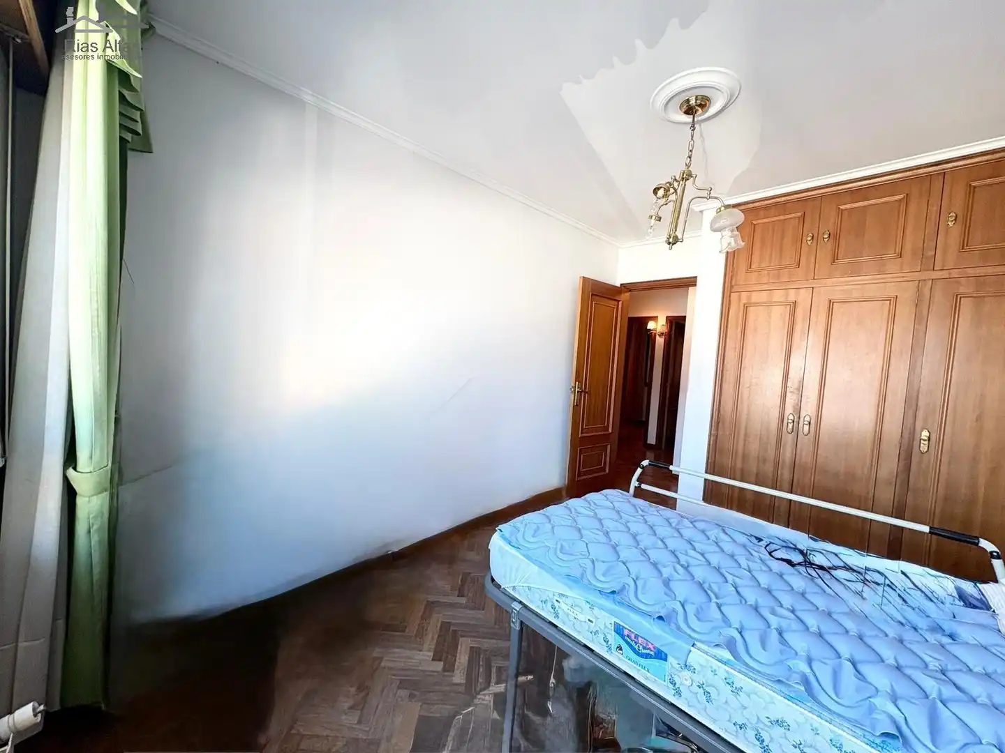 Habitación de Piso en venta en Cambre  con Calefacción, Parquet y Trastero