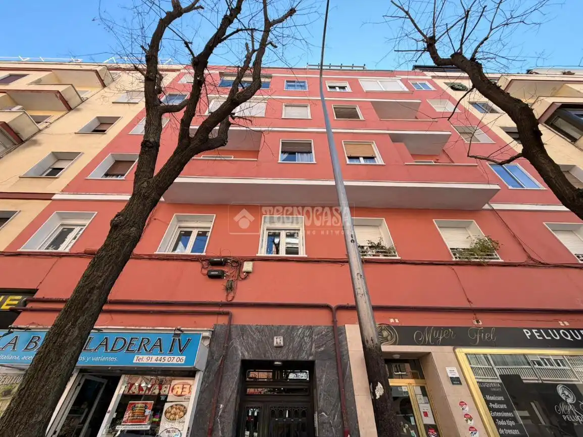 Vista exterior de Piso en venta en Madrid con Calefacción y Terraza
