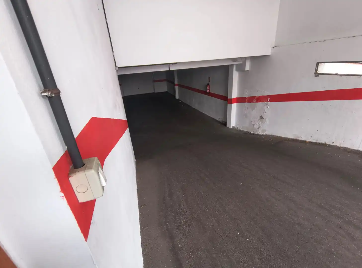 Parkplatz von Einfamilien-Reihenhaus zum Verkauf in Puerto de la Cruz mit Abstellraum, Ofen und Balkon